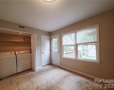 3317 Windsor Drive - Photo Thumbnail 8