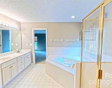 3010 Williams Station Road - Photo Thumbnail 8