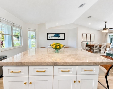 341 Suwanee Avenue - Photo Thumbnail 15