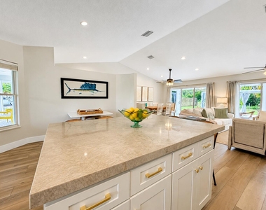 341 Suwanee Avenue - Photo Thumbnail 21