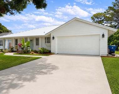 341 Suwanee Avenue - Photo Thumbnail 2