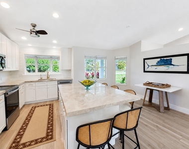 341 Suwanee Avenue - Photo Thumbnail 17