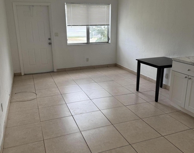 318 Ne 6th Street - Photo Thumbnail 4