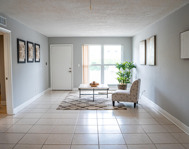 55 Se 14th Street - Photo Thumbnail 1