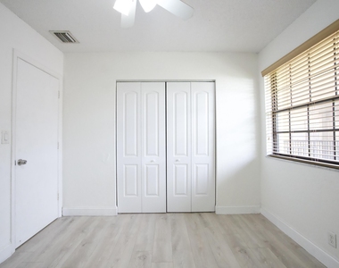 2646 Riverside Drive - Photo Thumbnail 11