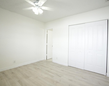 2646 Riverside Drive - Photo Thumbnail 9