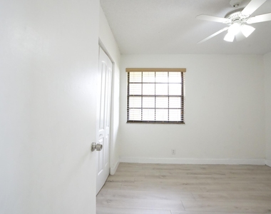 2646 Riverside Drive - Photo Thumbnail 13