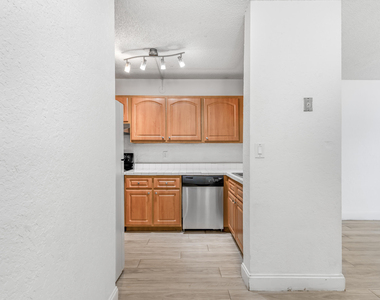 2646 Riverside Drive - Photo Thumbnail 3