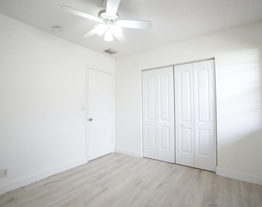 2646 Riverside Drive - Photo Thumbnail 12