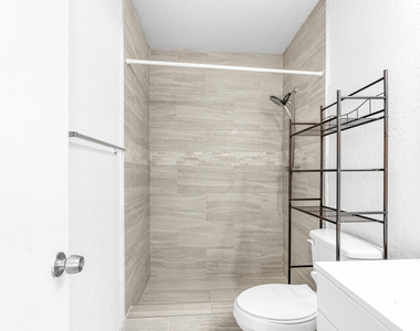 2646 Riverside Drive - Photo Thumbnail 10