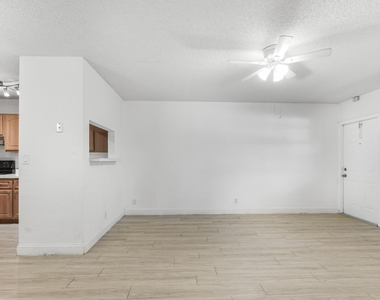 2646 Riverside Drive - Photo Thumbnail 2