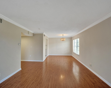 200 Jacaranda Country Club Drive - Photo Thumbnail 14