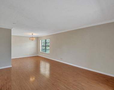 200 Jacaranda Country Club Drive - Photo Thumbnail 13
