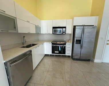 234 Ne 3rd Street - Photo Thumbnail 4
