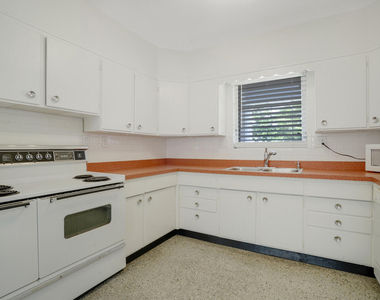 3410 Poinsettia Avenue - Photo Thumbnail 6