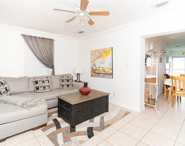 6872 Sw 15th Street - Photo Thumbnail 9