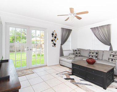 6872 Sw 15th Street - Photo Thumbnail 8