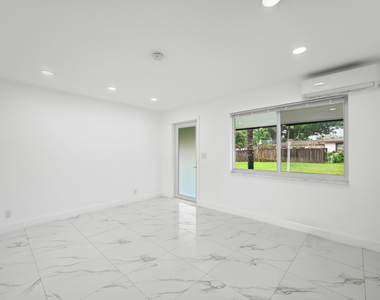 2308 Nw 3rd Avenue - Photo Thumbnail 3