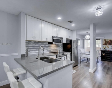 9270 Nw 40th Street - Photo Thumbnail 5