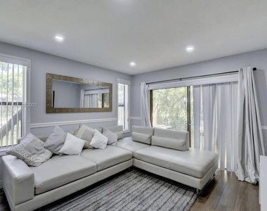 9270 Nw 40th Street - Photo Thumbnail 8
