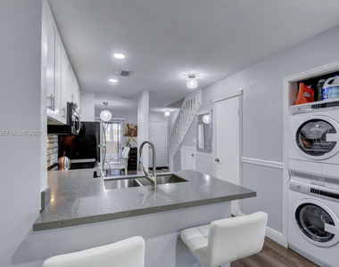 9270 Nw 40th Street - Photo Thumbnail 6