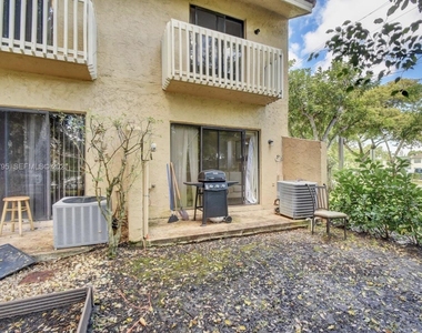 9270 Nw 40th Street - Photo Thumbnail 16
