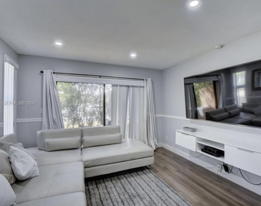 9270 Nw 40th Street - Photo Thumbnail 9