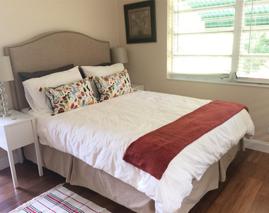 1307 Sw 18th Court - Photo Thumbnail 8