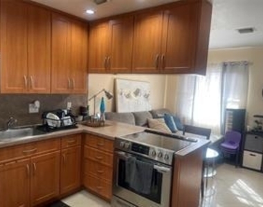210 Se 9th Street - Photo Thumbnail 6