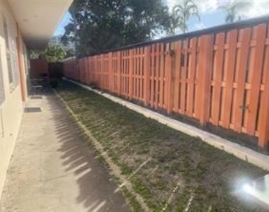 210 Se 9th Street - Photo Thumbnail 11
