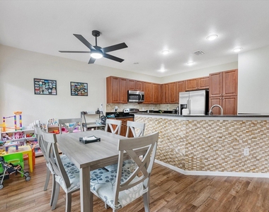 4755 Cypress Street - Photo Thumbnail 8