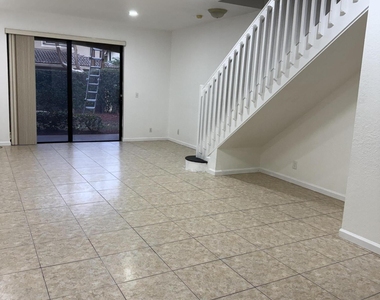 3906 Cherry Lane - Photo Thumbnail 4