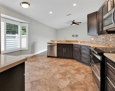 8949 Nw 45th Court - Photo Thumbnail 4
