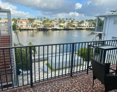 2200 S Ocean Drive - Photo Thumbnail 7