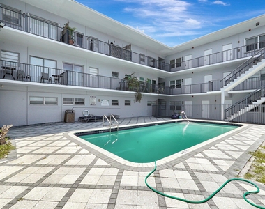 2200 S Ocean Drive - Photo Thumbnail 4