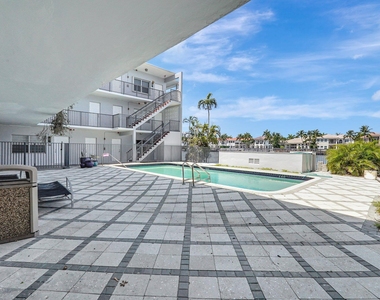 2200 S Ocean Drive - Photo Thumbnail 3