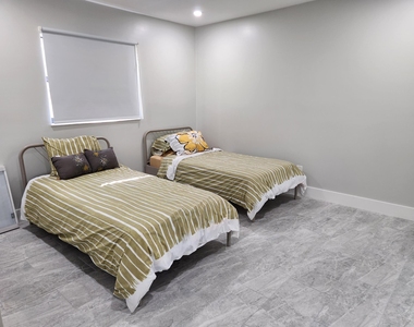 2050 Oleander Boulevard - Photo Thumbnail 5
