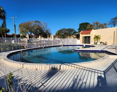 2050 Oleander Boulevard - Photo Thumbnail 10