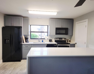 2050 Oleander Boulevard - Photo Thumbnail 3