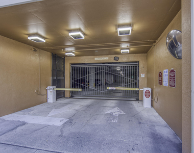 511 Lucerne Avenue - Photo Thumbnail 54