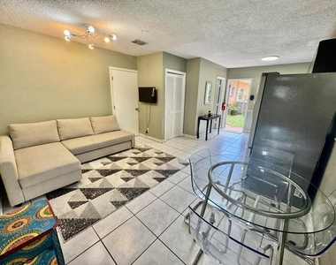 150 Ne 146th Street Ne - Photo Thumbnail 3
