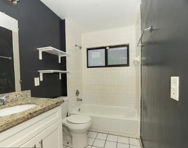 915 Buttonwood Avenue - Photo Thumbnail 10