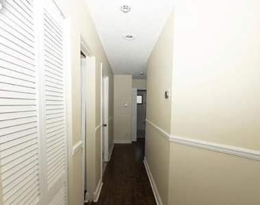915 Buttonwood Avenue - Photo Thumbnail 3