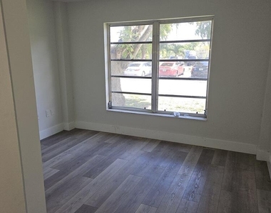 4164 Inverrary Drive - Photo Thumbnail 14