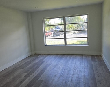 4164 Inverrary Drive - Photo Thumbnail 13