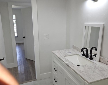 4164 Inverrary Drive - Photo Thumbnail 8