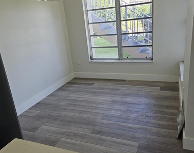 4164 Inverrary Drive - Photo Thumbnail 4