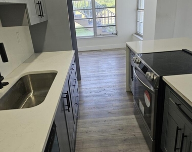 4164 Inverrary Drive - Photo Thumbnail 3
