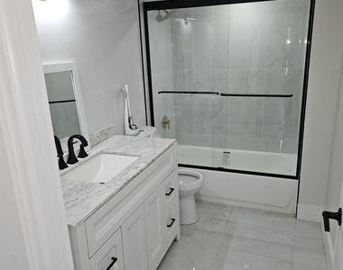 4164 Inverrary Drive - Photo Thumbnail 7