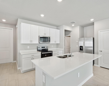 394 Salisbury Circle - Photo Thumbnail 4